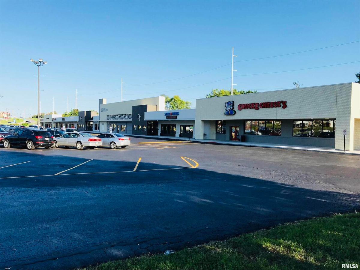 903 KIMBERLY Road, Davenport, IA 52807