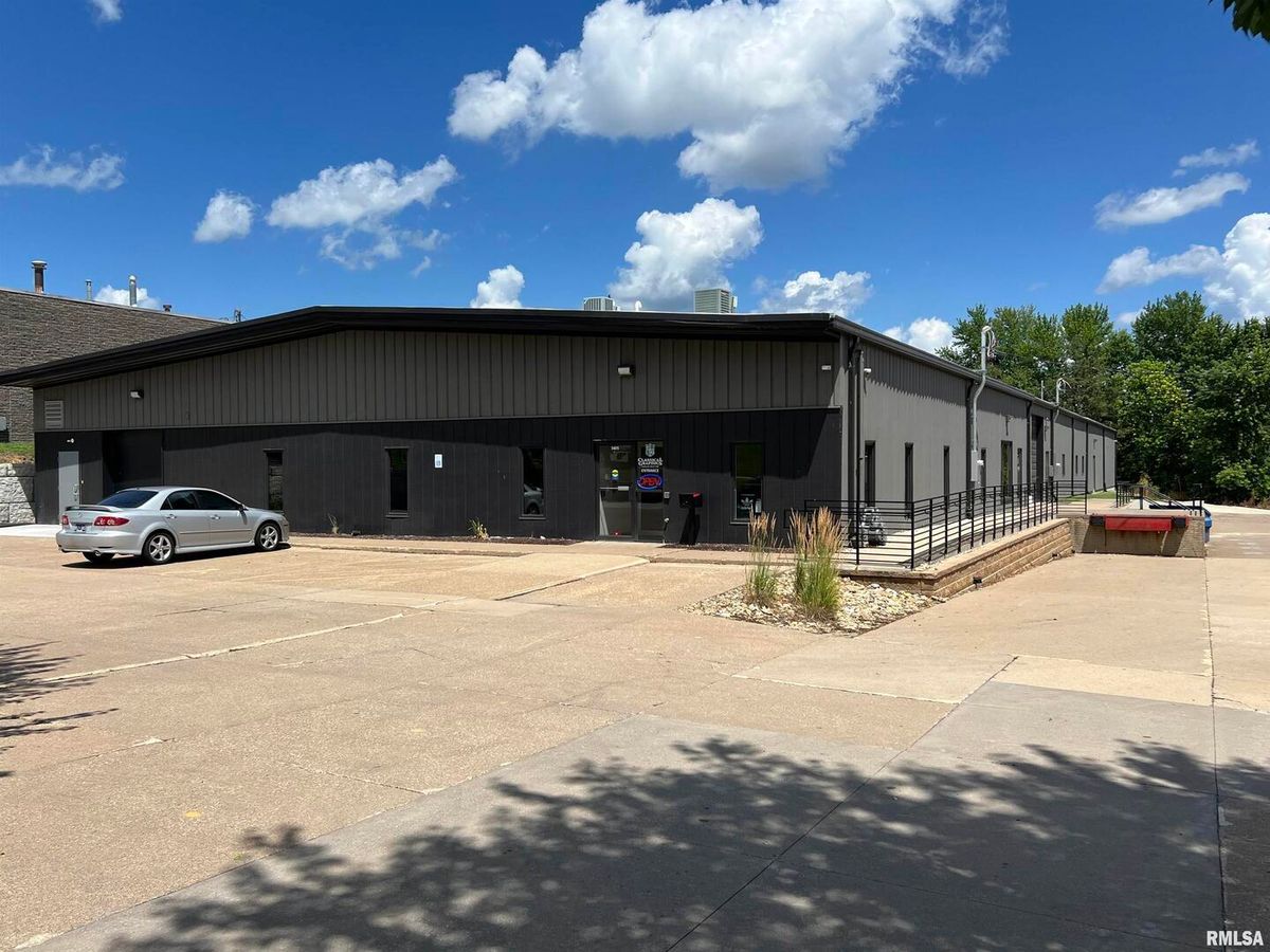 3805 MISSISSIPPI Avenue, Davenport, IL 52807