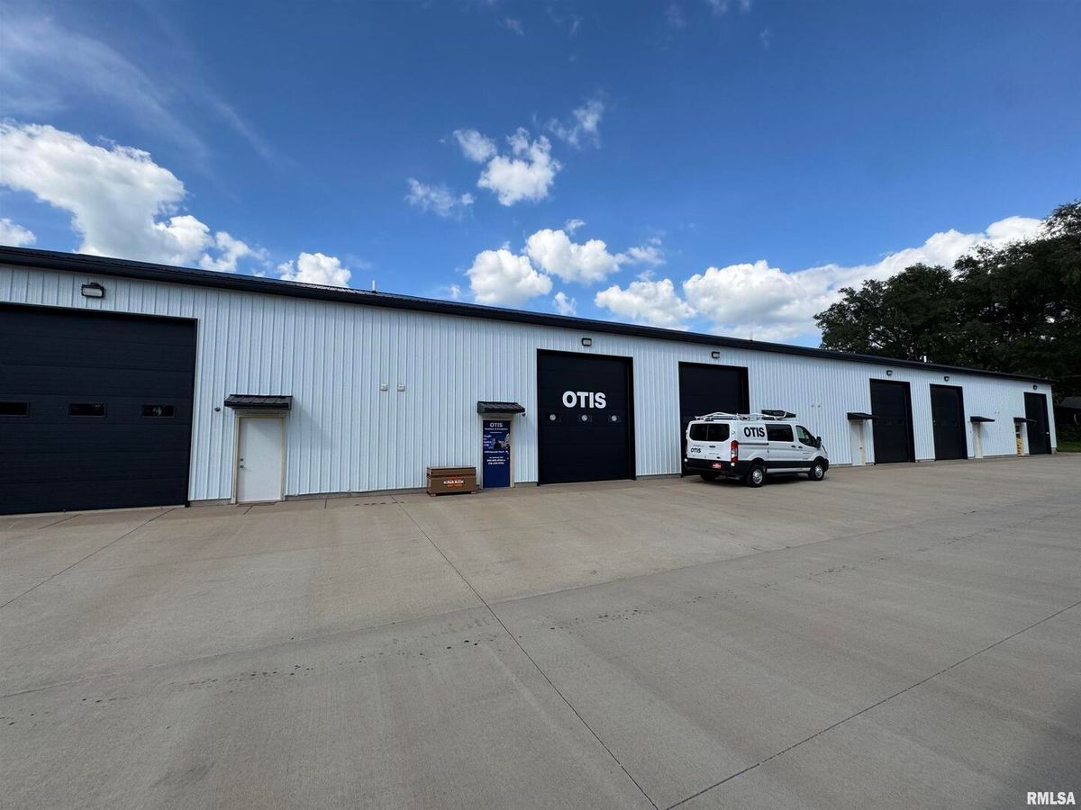 7205 HANCOCK Court, Davenport, IA 52806