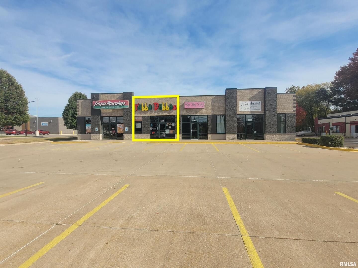 3207 DEVILS GLEN Road — Bettendorf, IA 52722