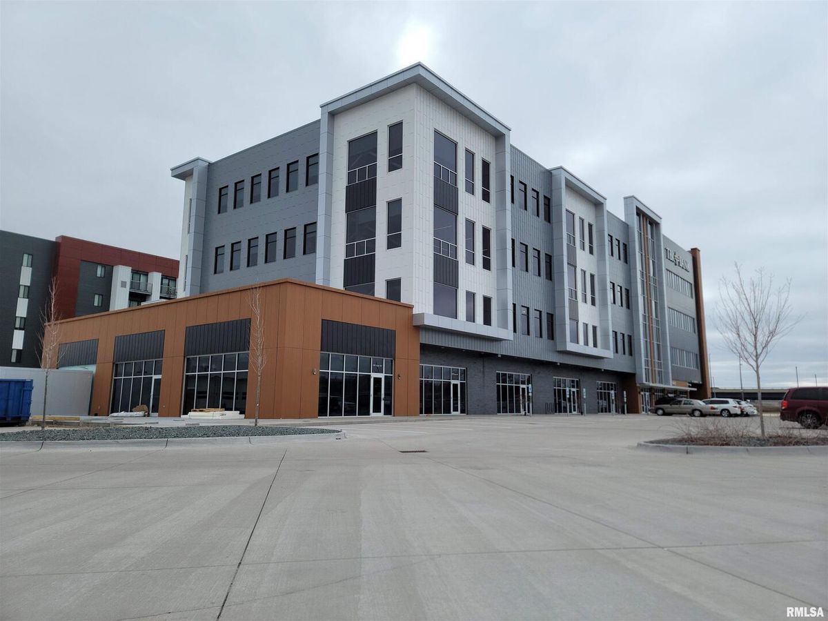 1551 GRANT Street, Bettendorf, IA 52722