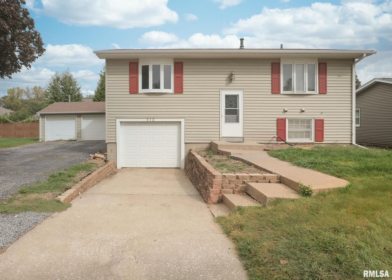 512 W 16TH Avenue — Coal Valley, IL 61240