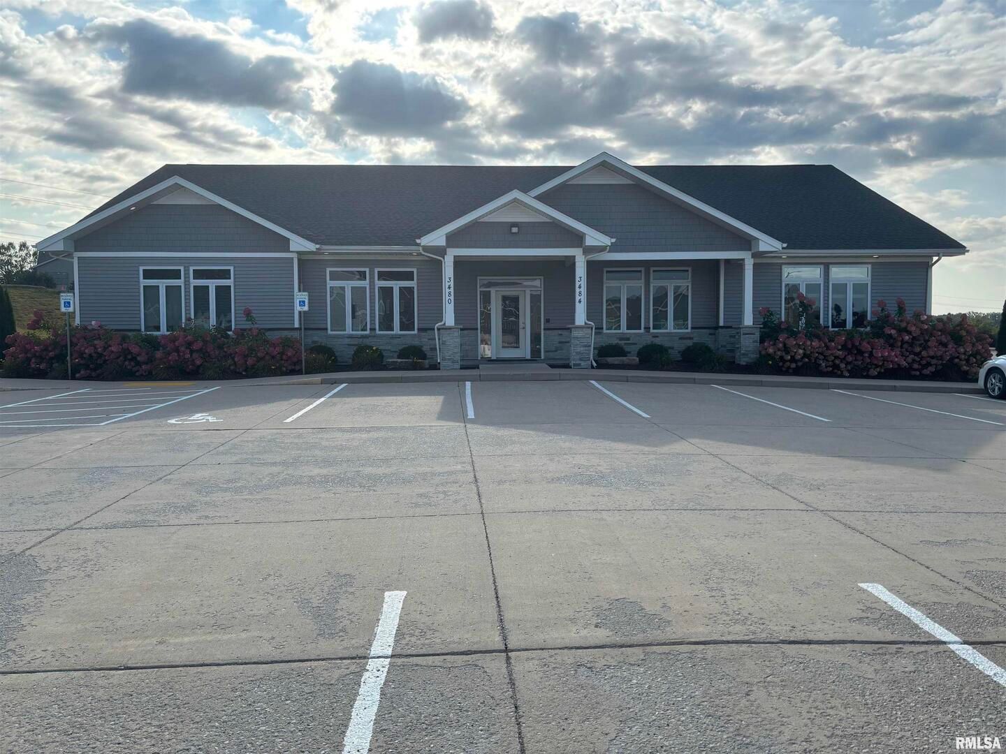 3480 GLENBROOK Circle N — Bettendorf, IA 52722