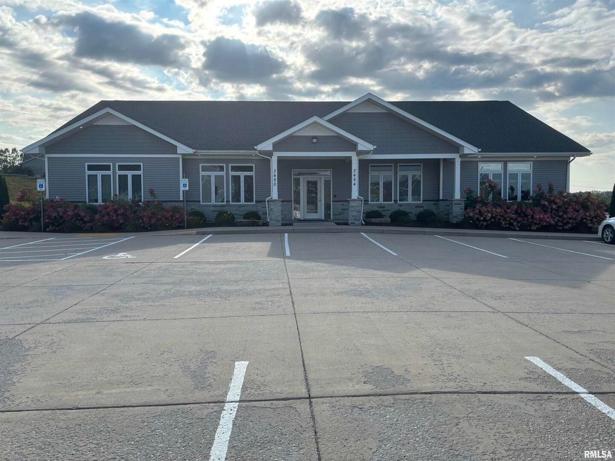 3480 GLENBROOK Circle, Bettendorf, IA 52722