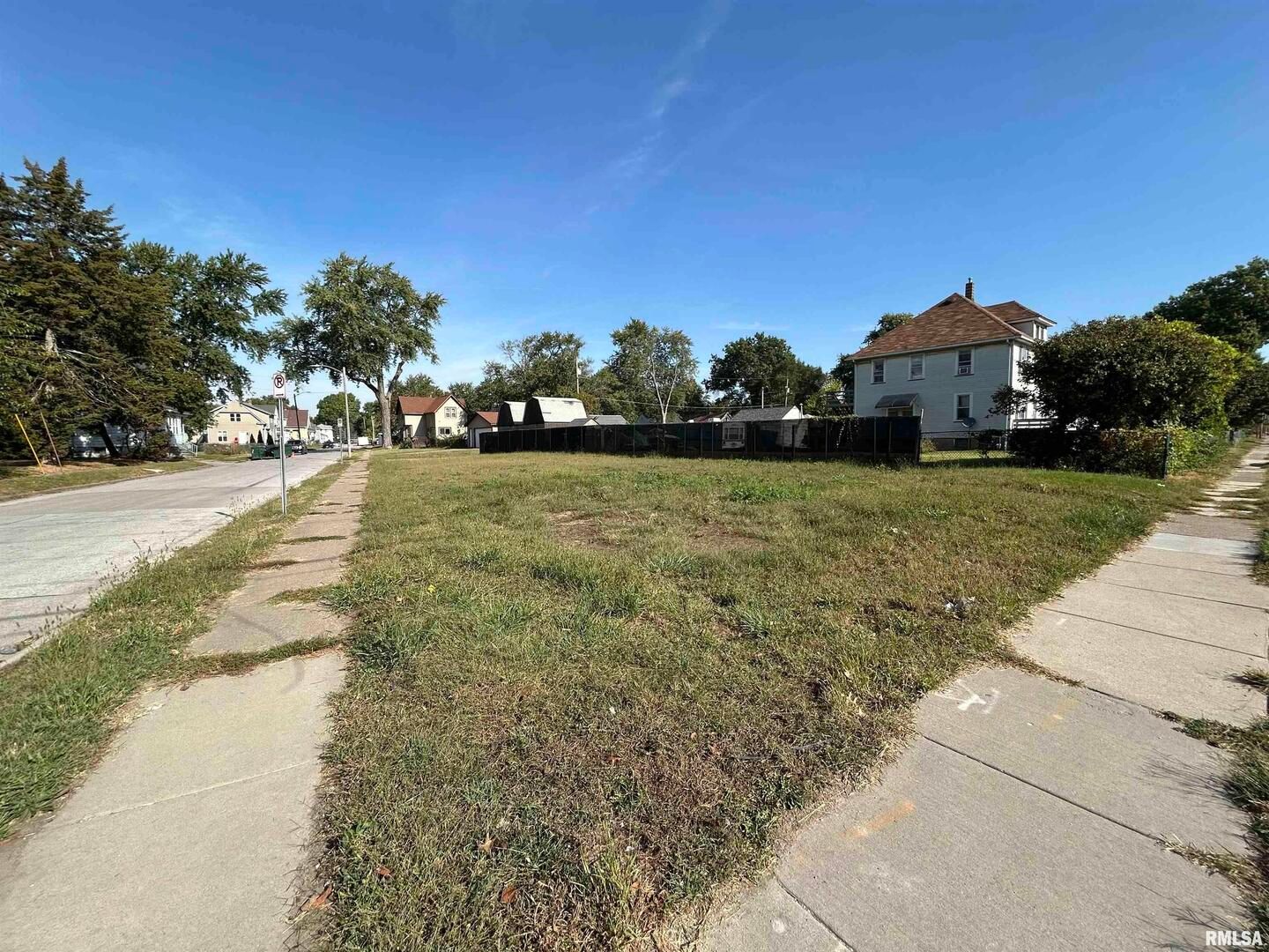 2736 ROCKINGHAM Road — Davenport, IA 52802