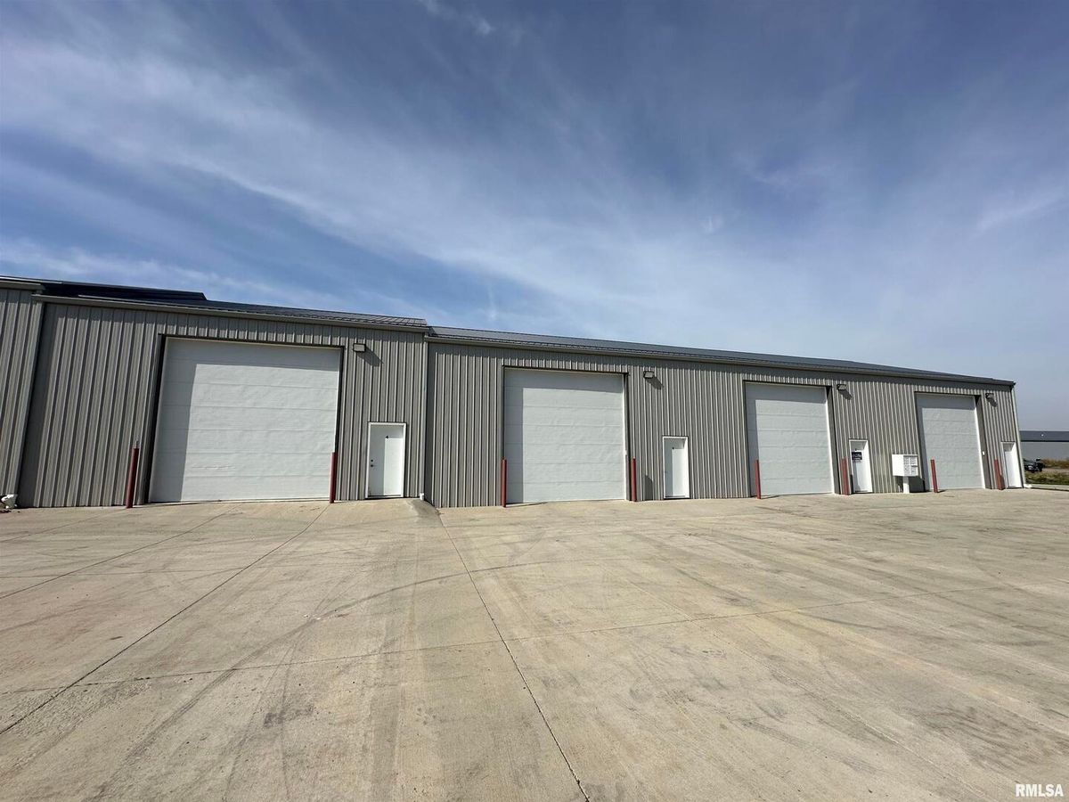 7620 LOUIS RICH Court, Davenport, IA 52804