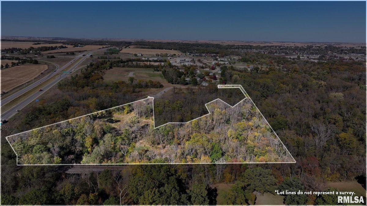 302 SILVER CREEK Road, Dewitt, IA 52742