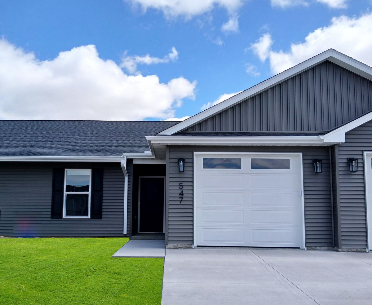 547 4TH Avenue, Eldridge, IA 52748