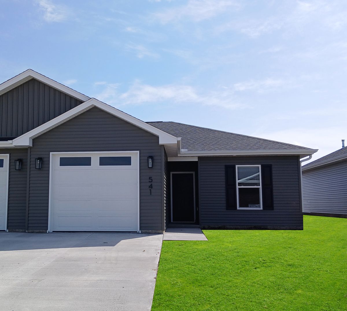 541 4TH Avenue, Eldridge, IA 52748