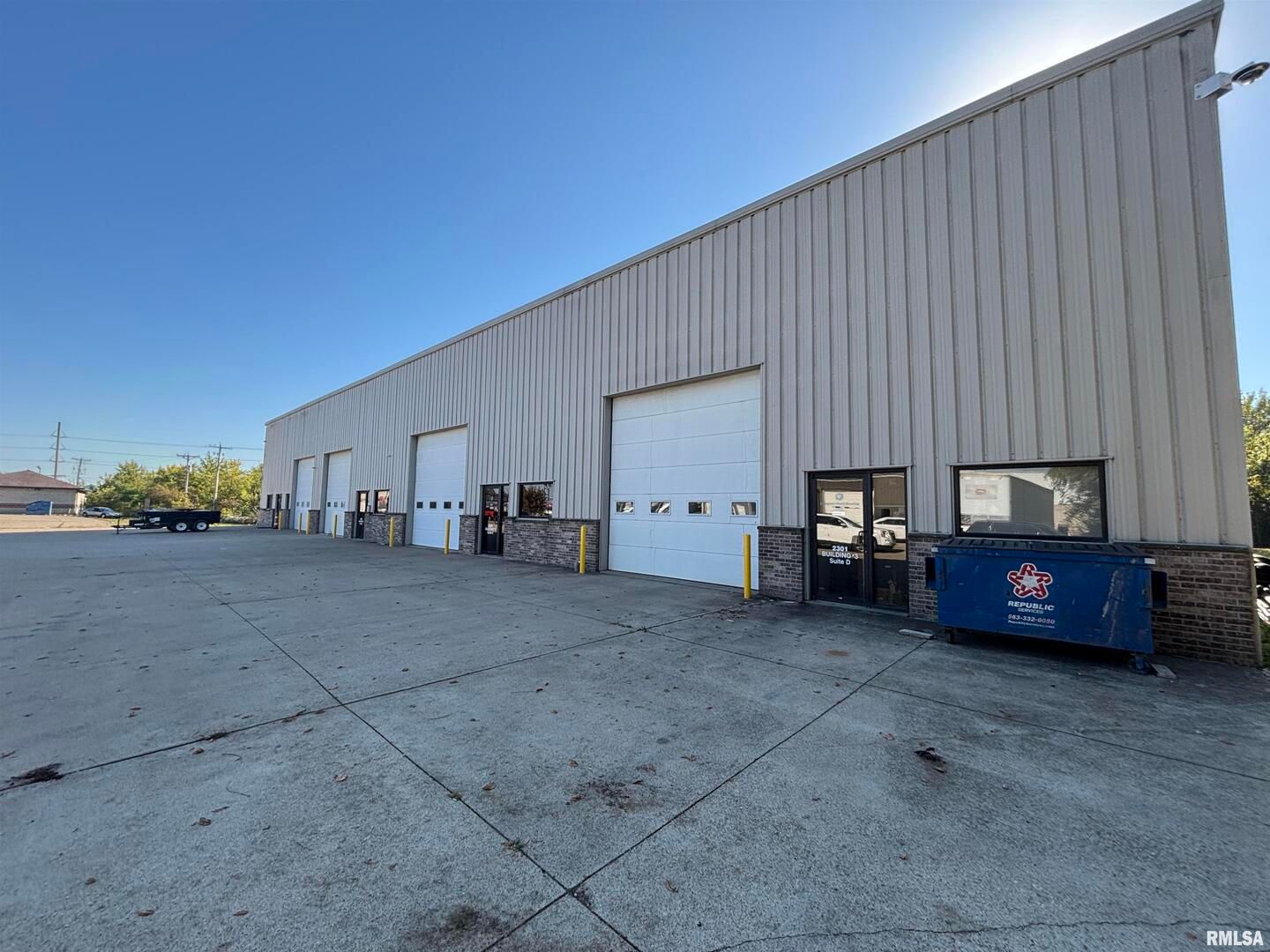 2301 MANUFACTURING Drive — Clinton, IA 52732