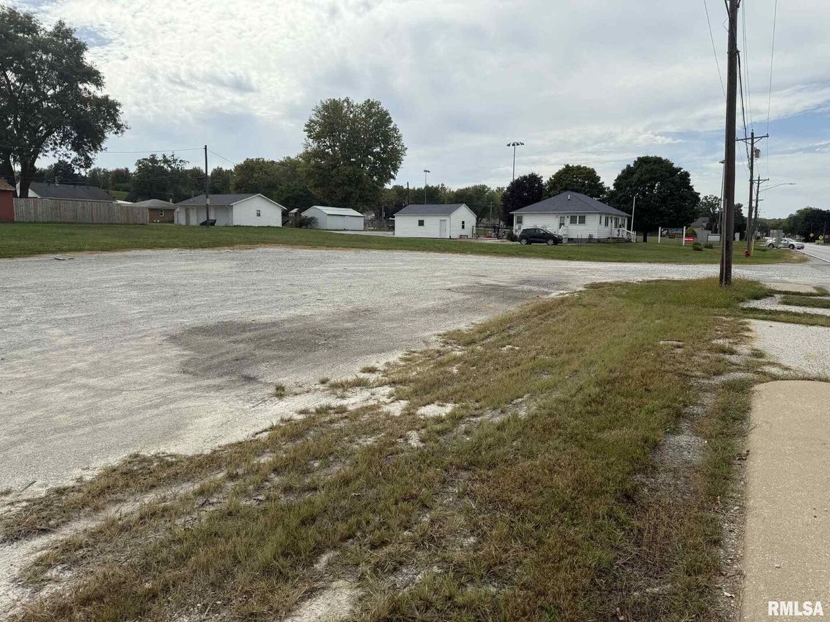 228 E 6TH Avenue, Andalusia, IL 61232