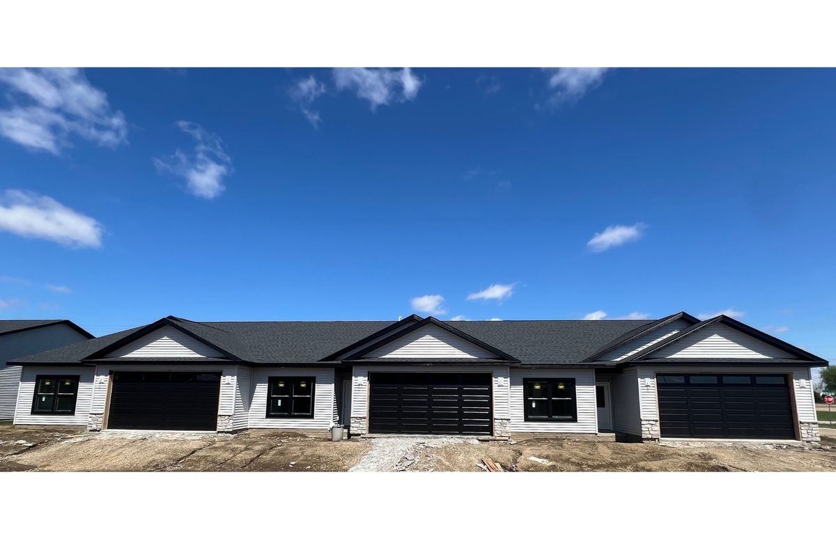 1704 REDBUD Circle, Eldridge, IA 52748