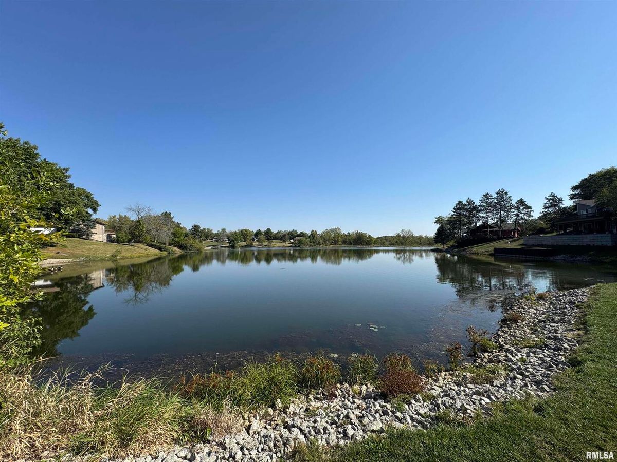 17 CREST VIEW Drive, Sherrard, IL 61281