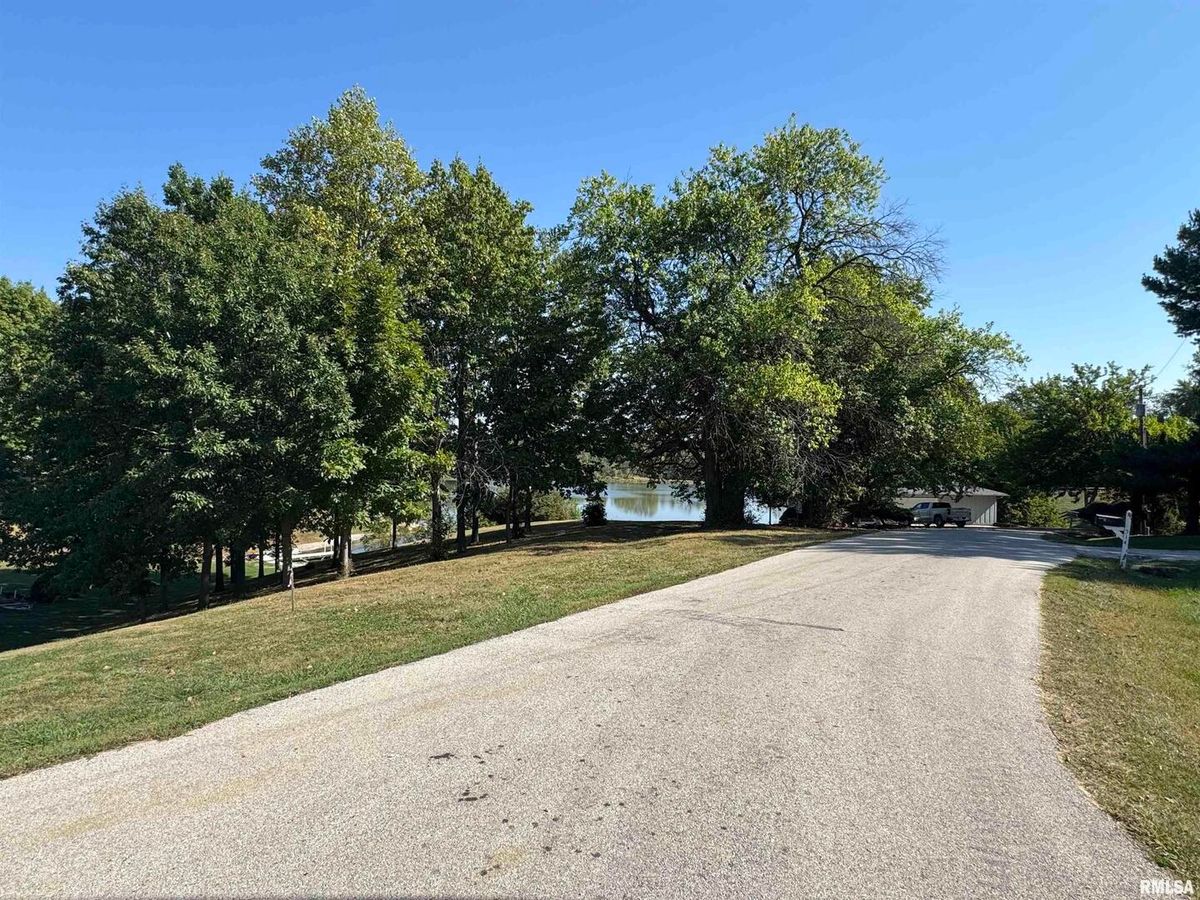 17 CREST VIEW Drive, Sherrard, IL 61281