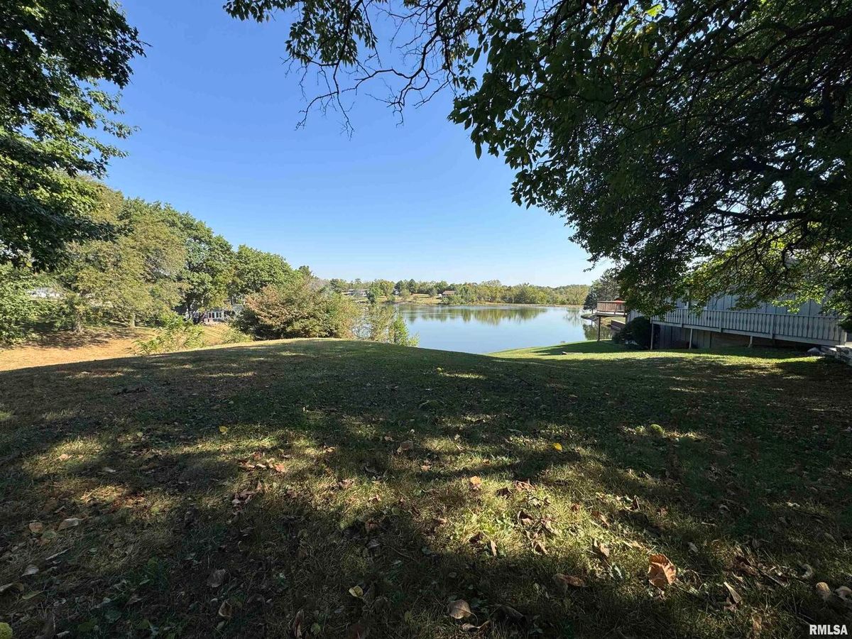 17 CREST VIEW Drive, Sherrard, IL 61281