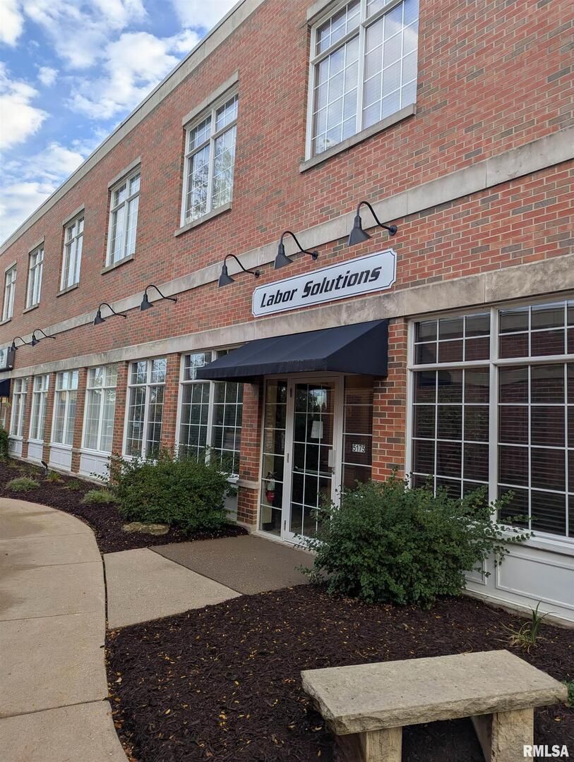 5175 UTICA RIDGE Road — Davenport, IA 52807
