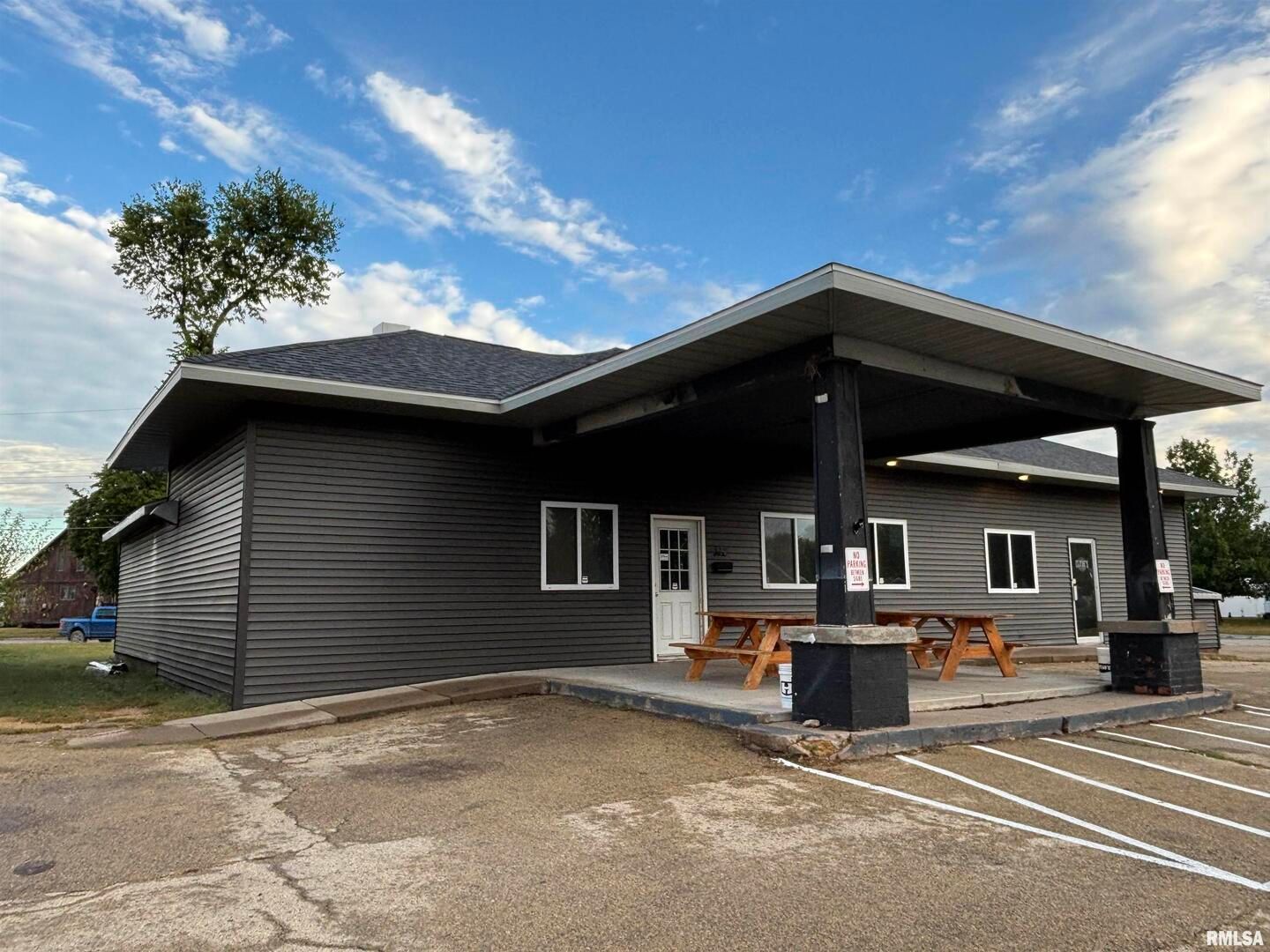 312 S WASHINGTON Boulevard — Camanche, IA 52730