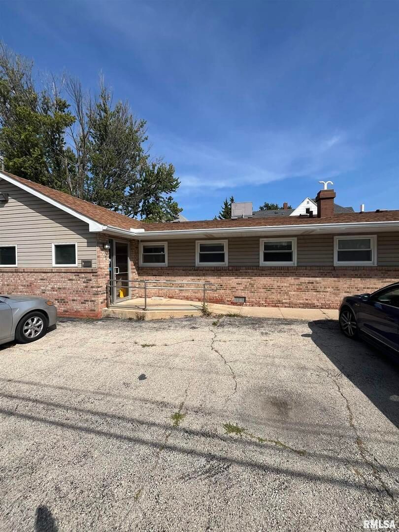 122 E 15TH Street — Davenport, IA 52803