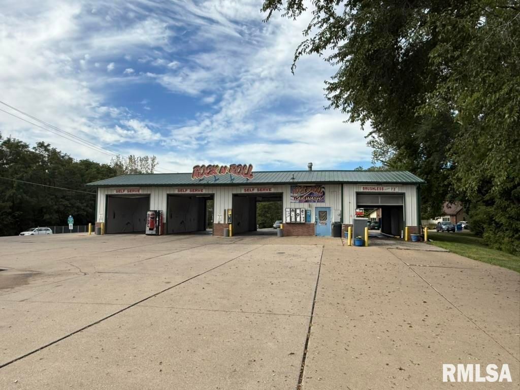 1881 30TH Avenue, East Moline, IL 61244