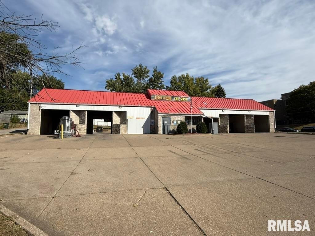 1324 LOCUST Street, Davenport, IA 52803