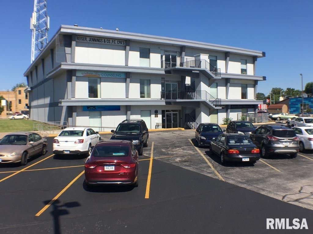1706 N BRADY Street — Davenport, IA 52803