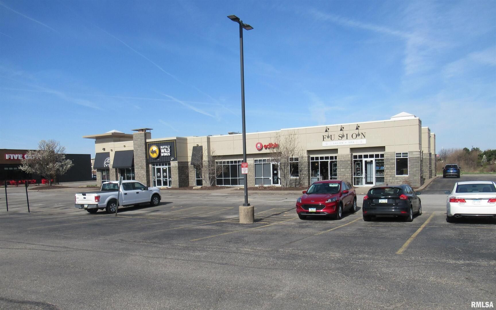 4862 UTICA RIDGE Road — Davenport, IA 52807