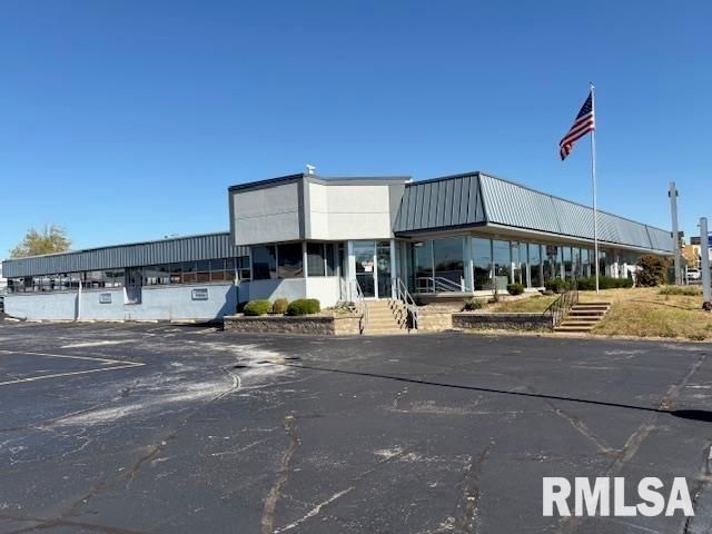 520 W KIMBERLY Road — Davenport, IA 52806