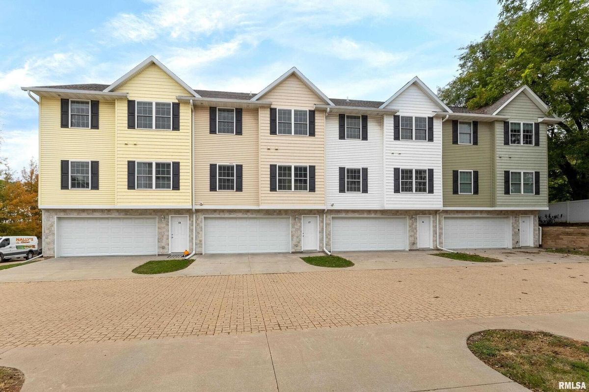 220 37TH Street, Davenport, IA 52806