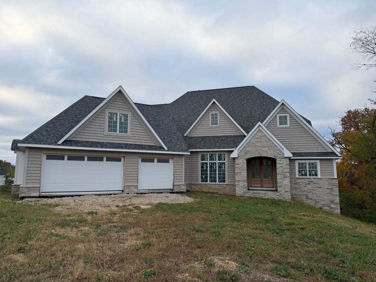 19468 250TH Avenue, Bettendorf, IA 52722