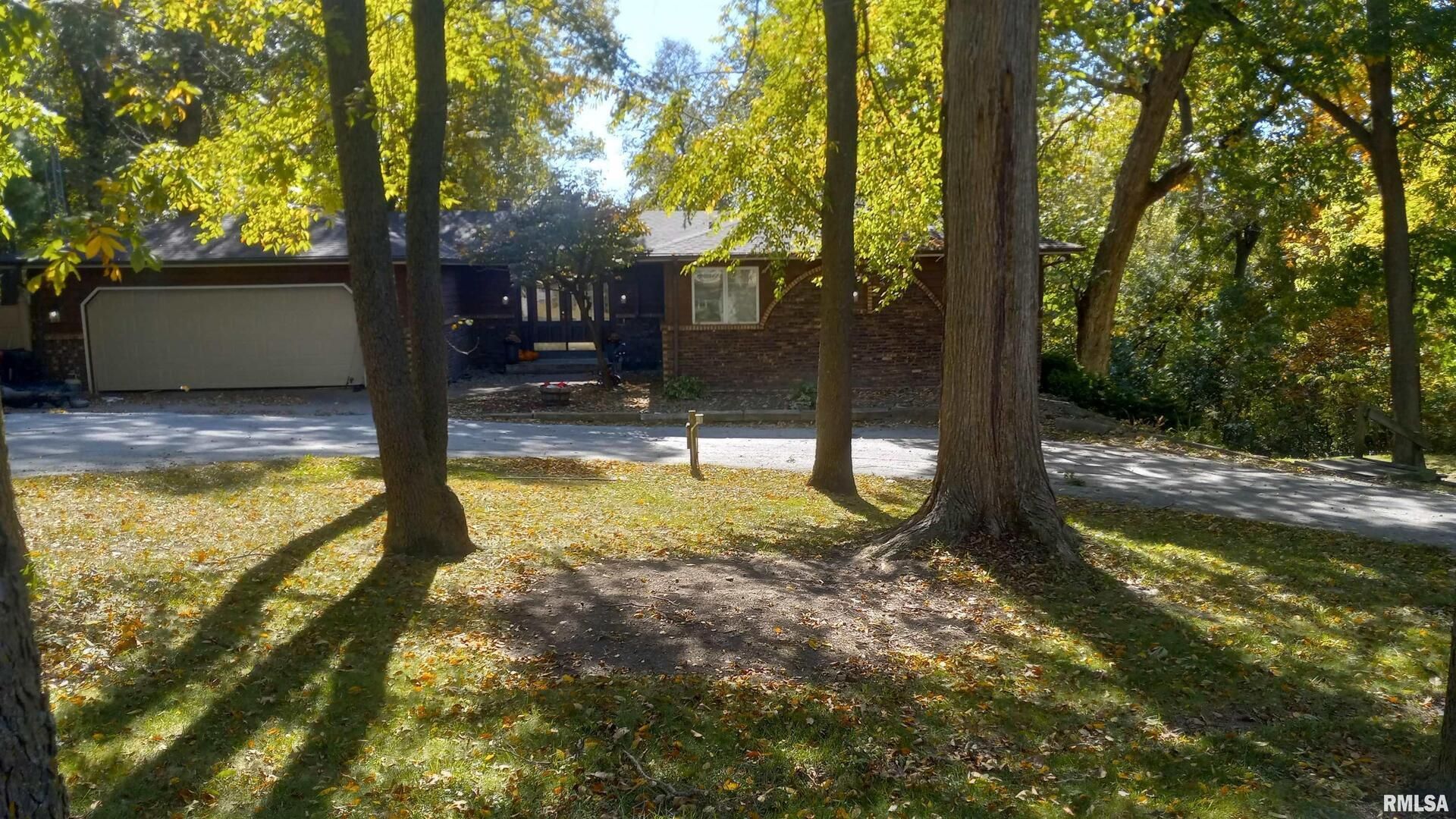 27841 BOWKER Drive — Leclaire, IA 52753