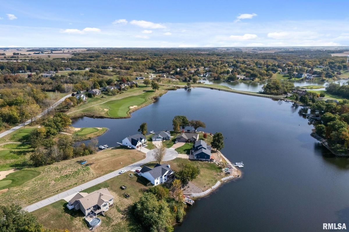 1800 Karl Lake Court, Sherrard, IL 61281