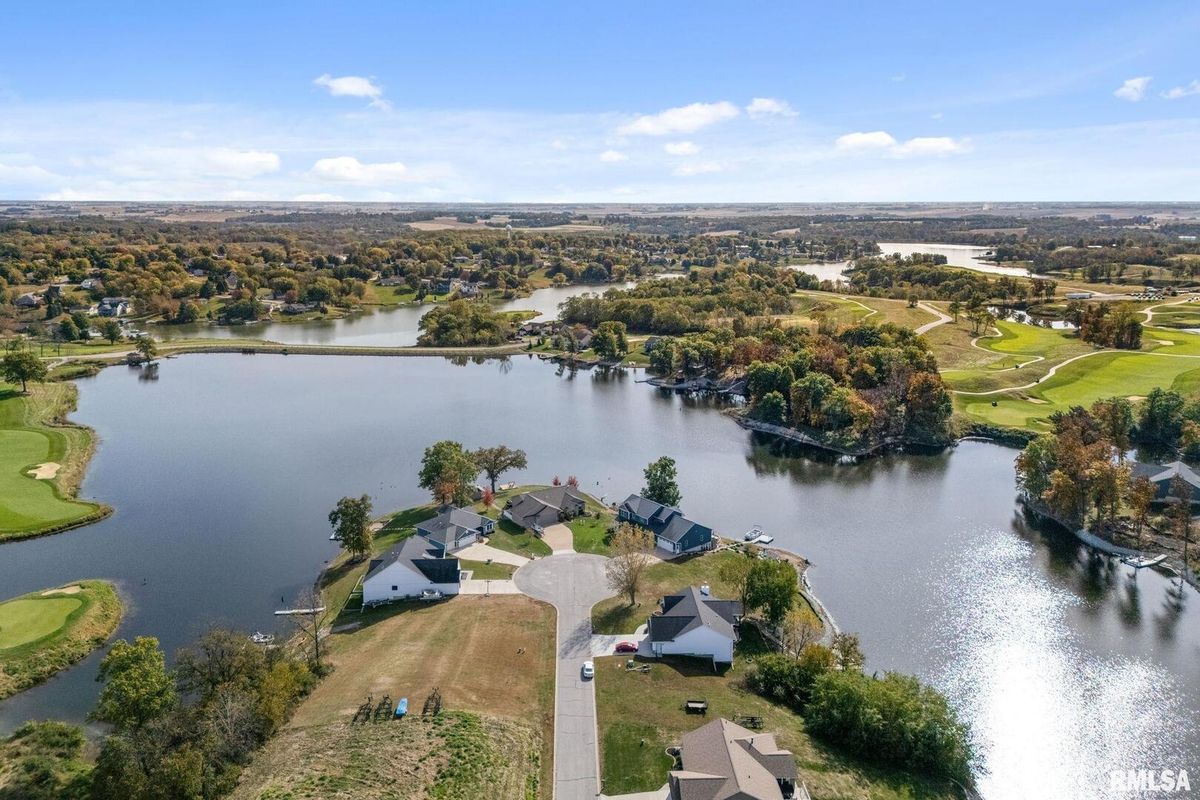 1800 Karl Lake Court, Sherrard, IL 61281