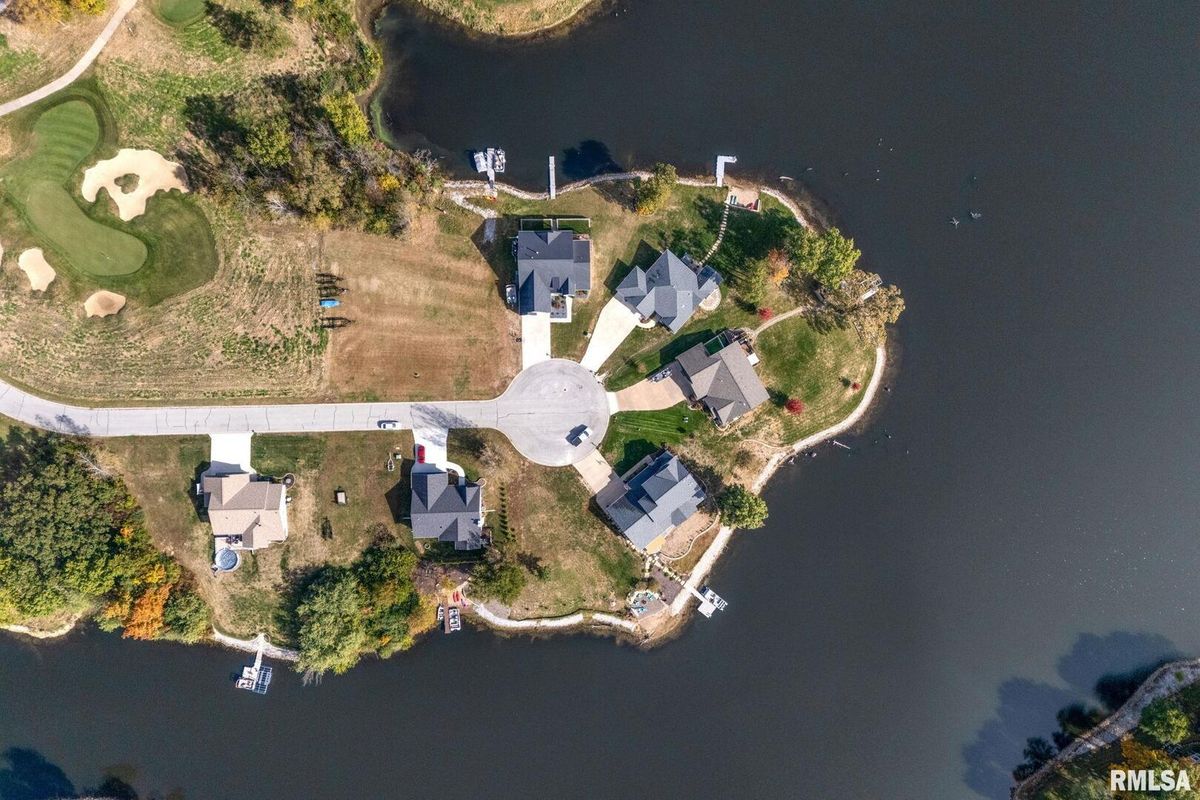 1800 Karl Lake Court, Sherrard, IL 61281