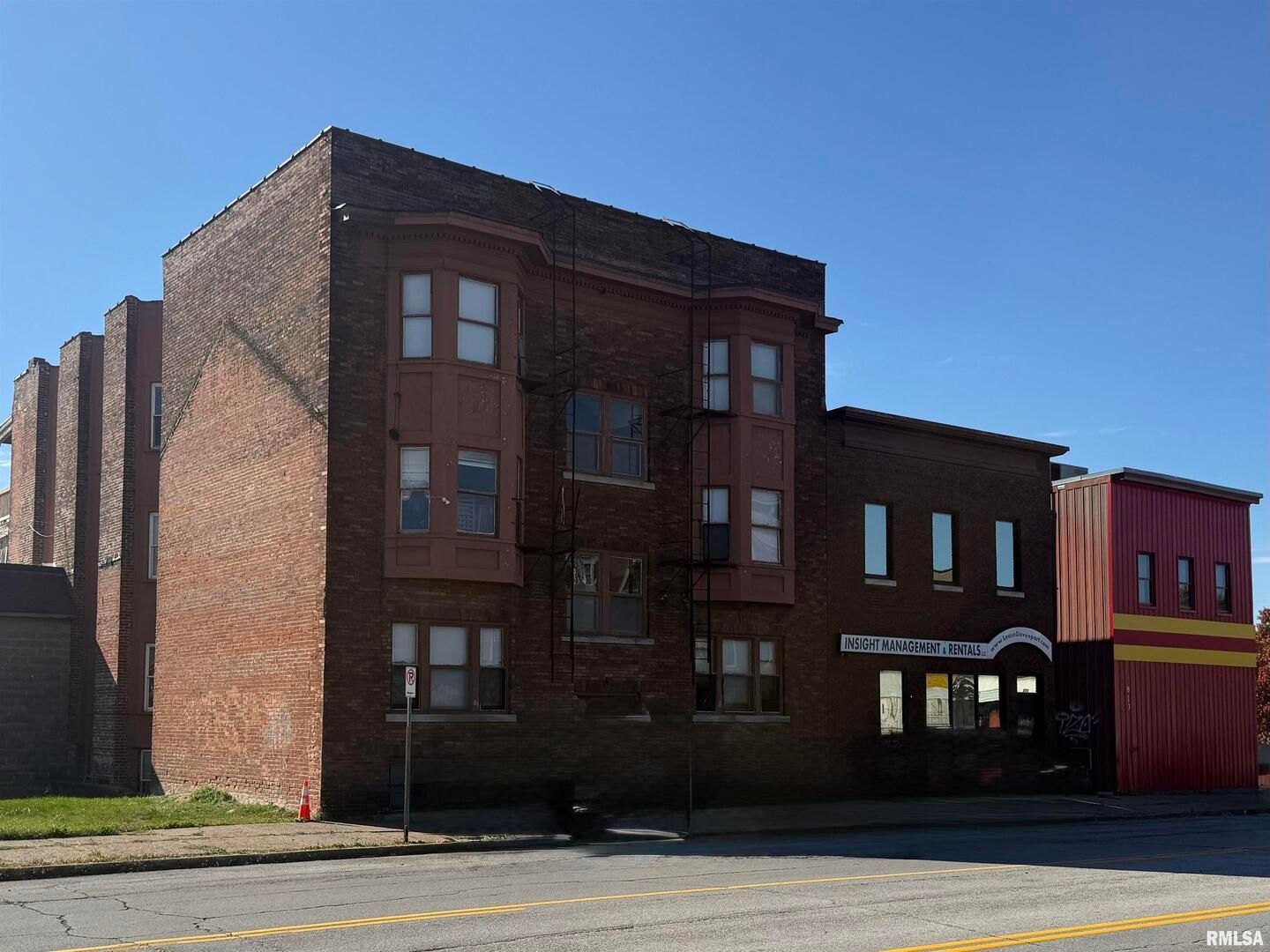 805 W 2ND Street — Davenport, IA 52802