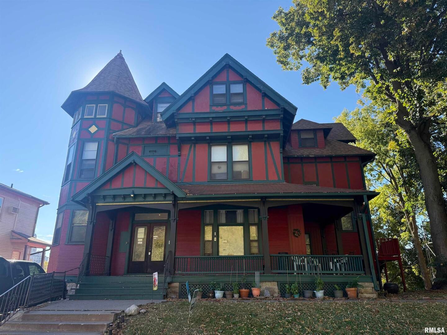413 W 6TH Street — Davenport, IA 52803