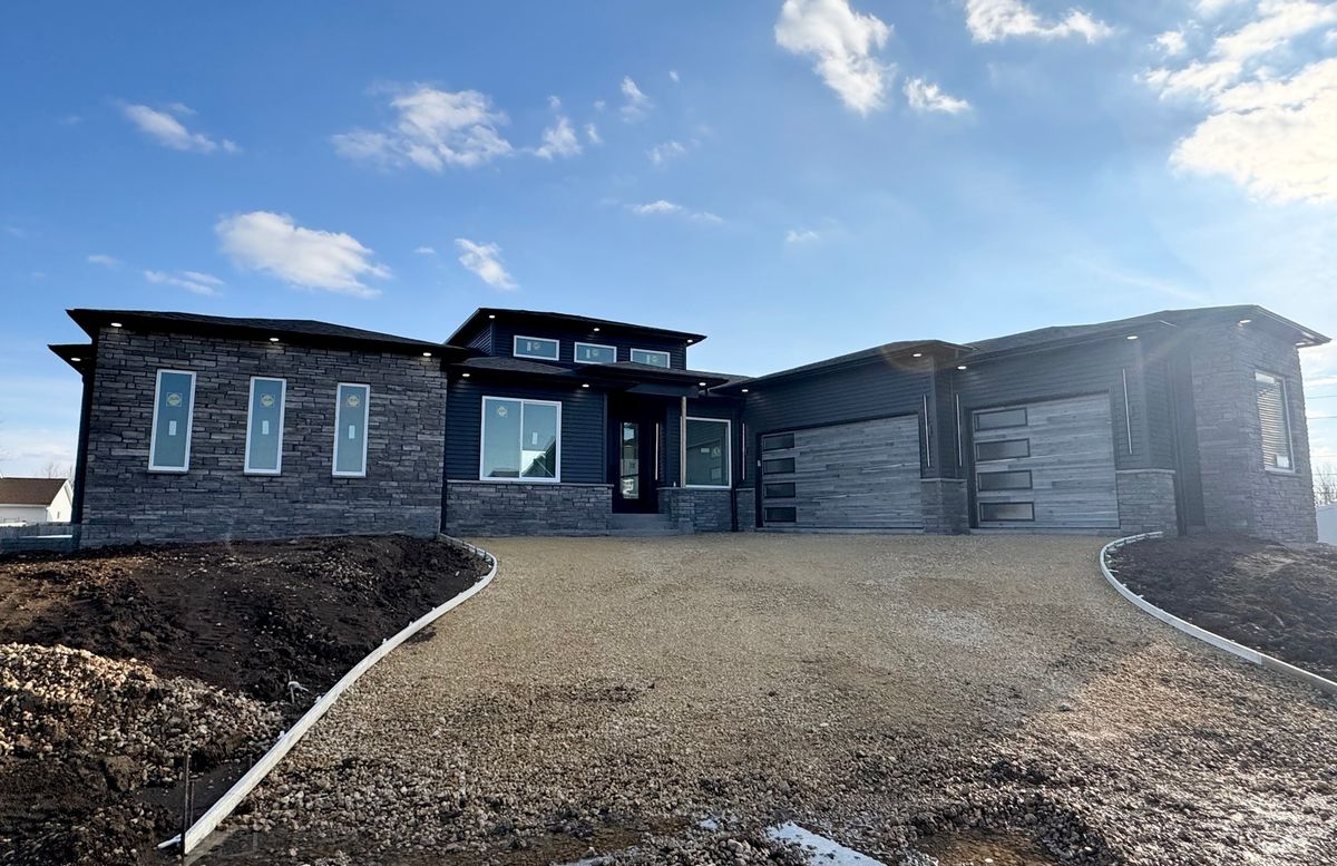 1709 KATIE Court, Davenport, IA 52807