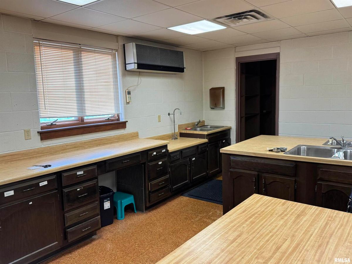 708 STATE Avenue, Hampton, IL 61256