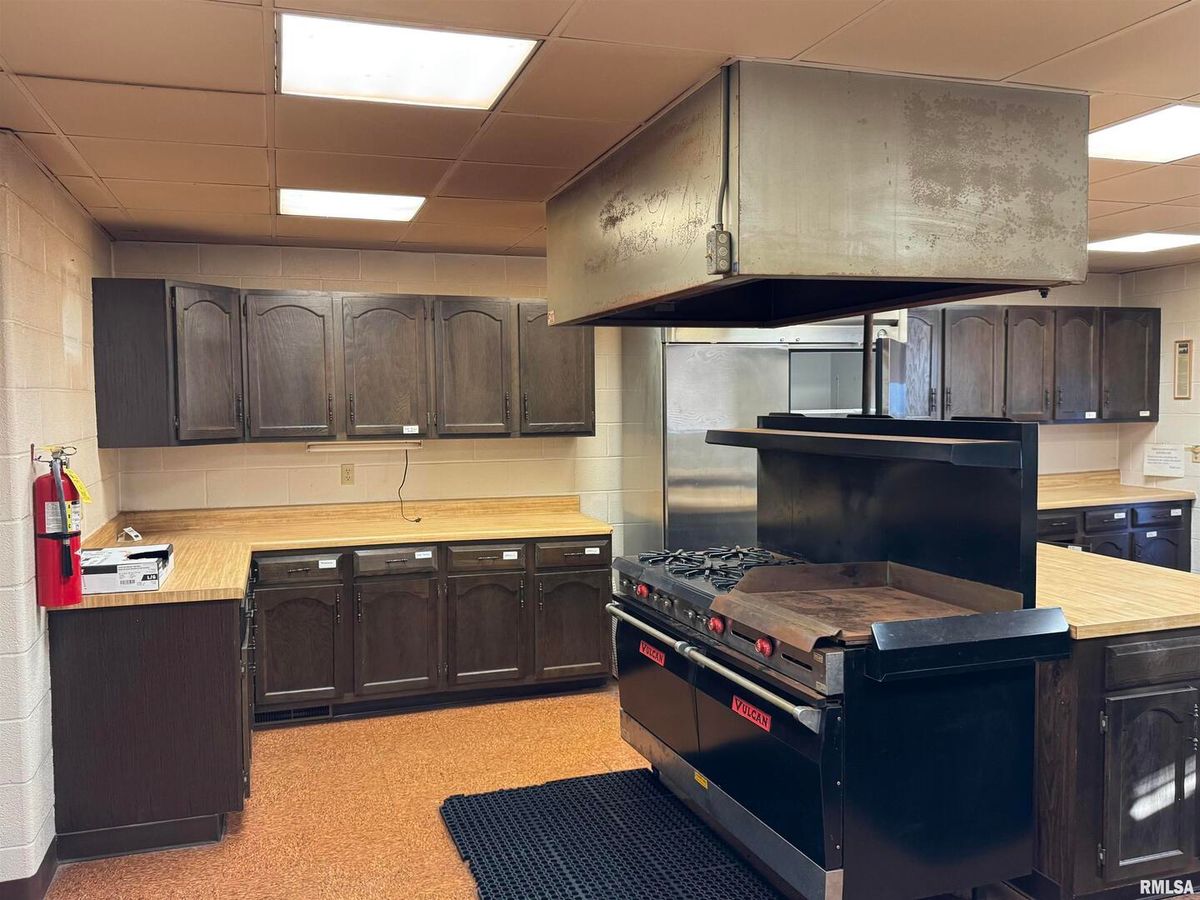 708 STATE Avenue, Hampton, IL 61256