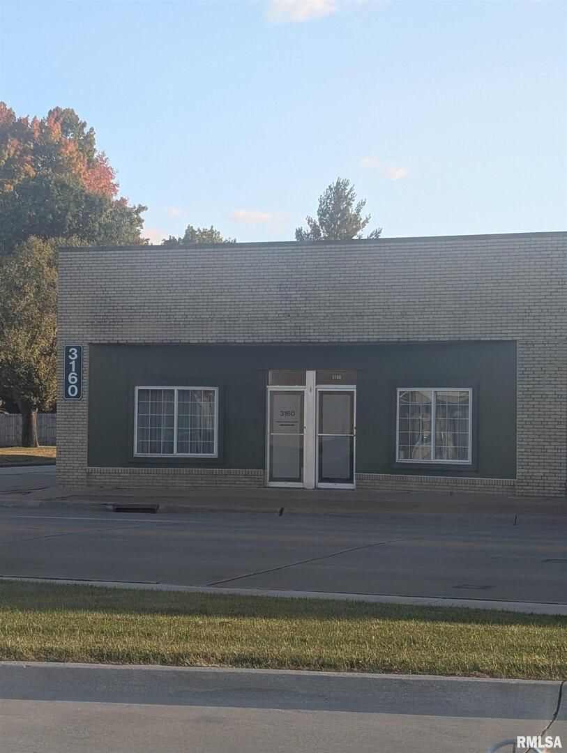 3160 AVENUE OF THE CITIES Avenue — Moline, IL 61265