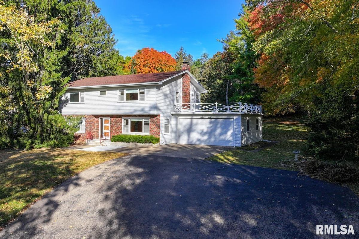 910 2ND Avenue, Clinton, IA 52732