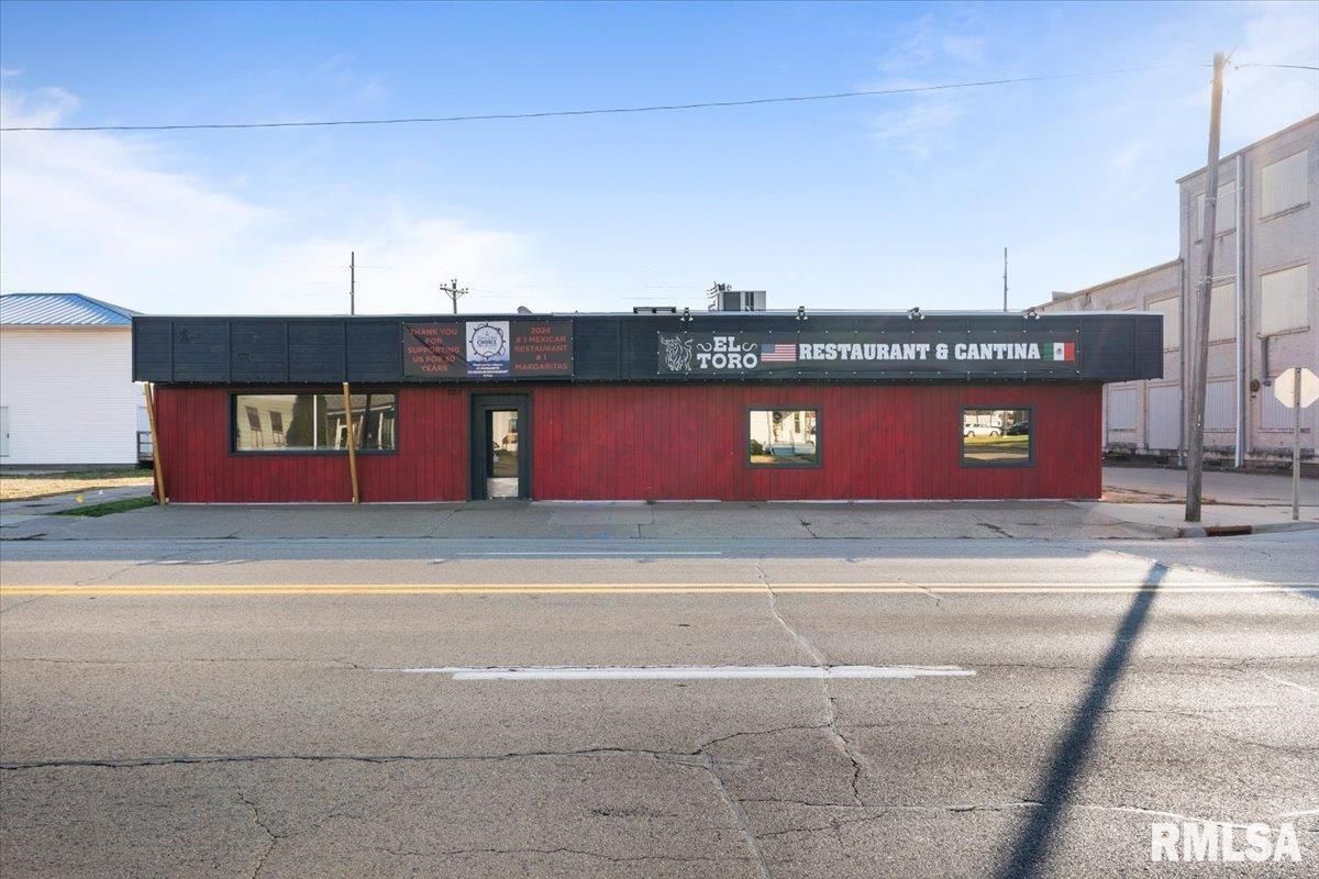 701-703 2ND Street, Clinton, IA 52732