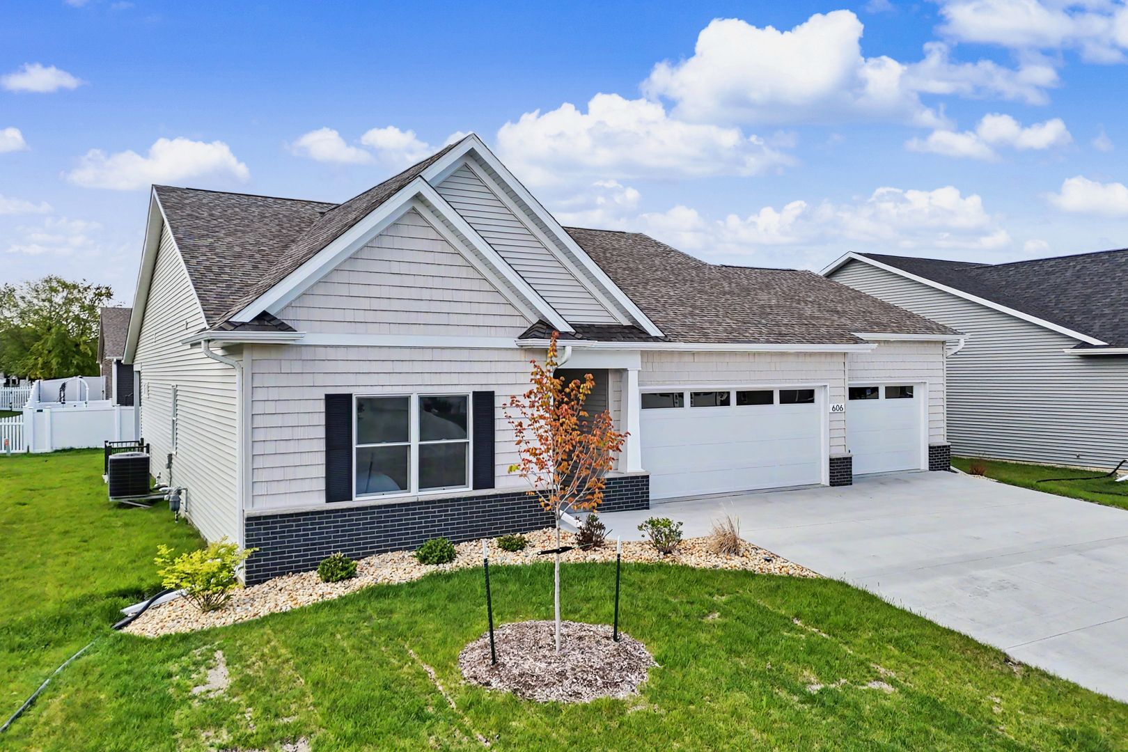606 KEVIN Road — Blue Grass, IA 52726