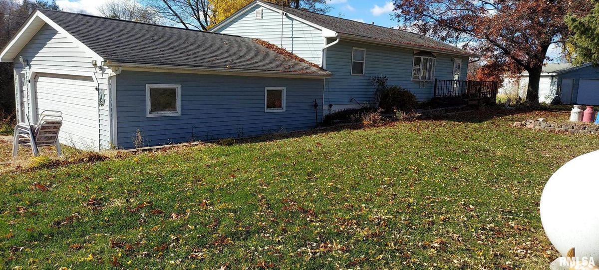 862 270TH Street, Viola, IL 61486