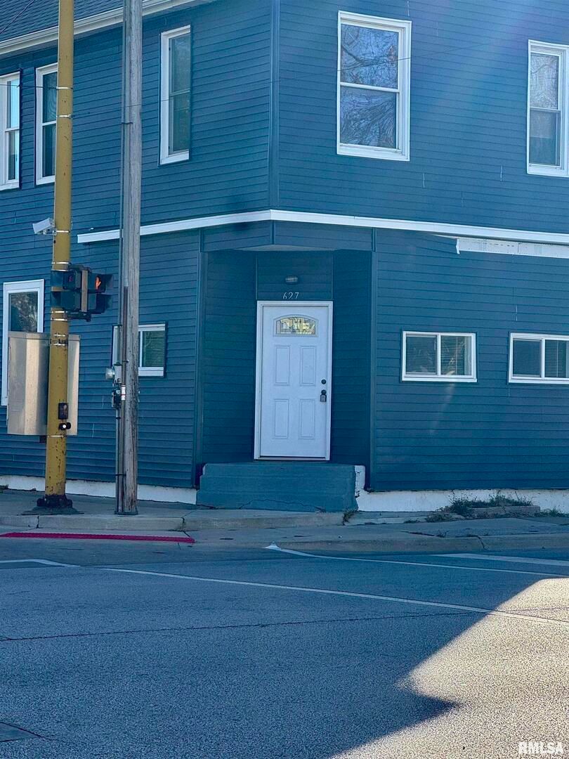 627 1/2 N DIVISION Street — Davenport, IA 52802