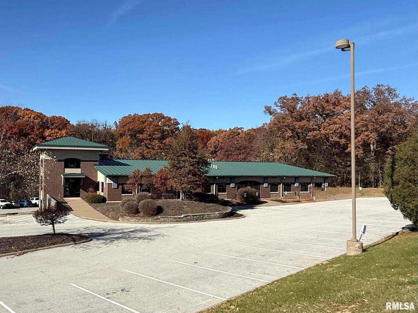 555 VALLEY VIEW Drive — Moline, IL 61265