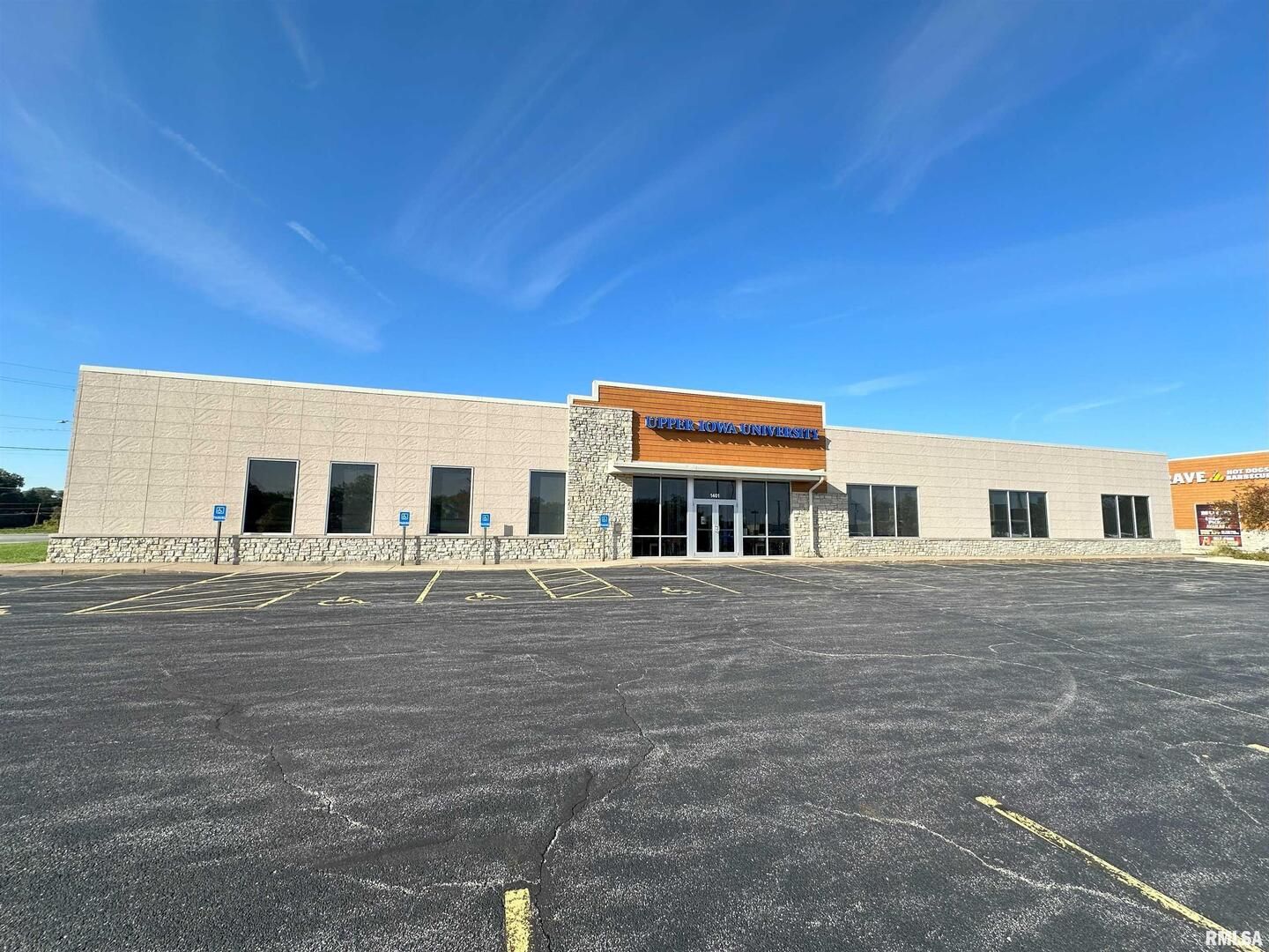 1401 KIMBERLY Road — Bettendorf, IA 52722