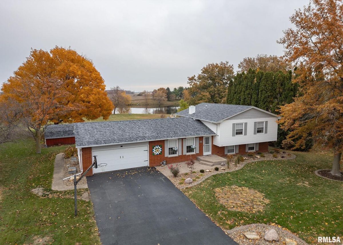 592 LAKE Drive, Woodhull, IL 61490