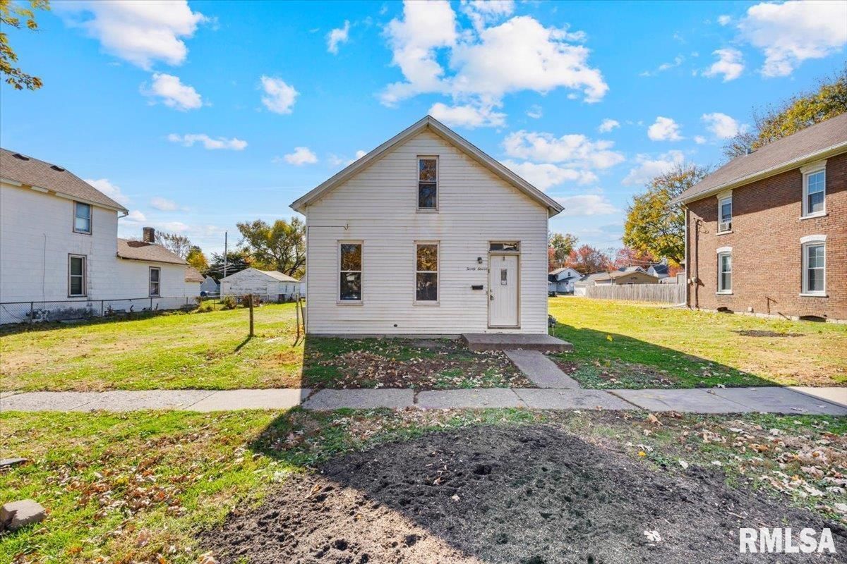 2011 2nd St Street, Davenport, IA 52802