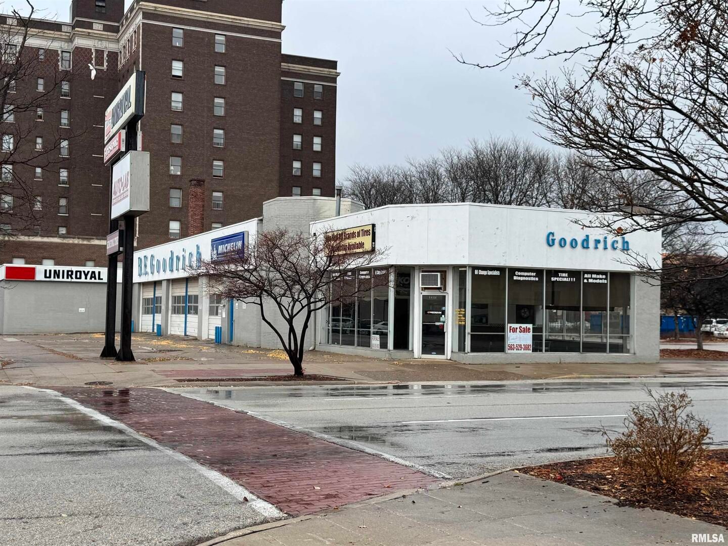 1901 4TH Avenue — Rock Island, IL 61201