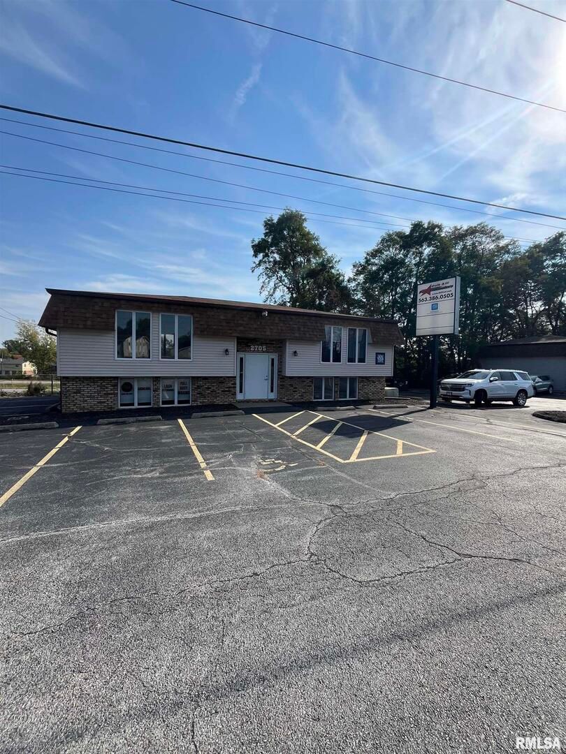 2705 KIMBERLY Road — Bettendorf, IA 52722